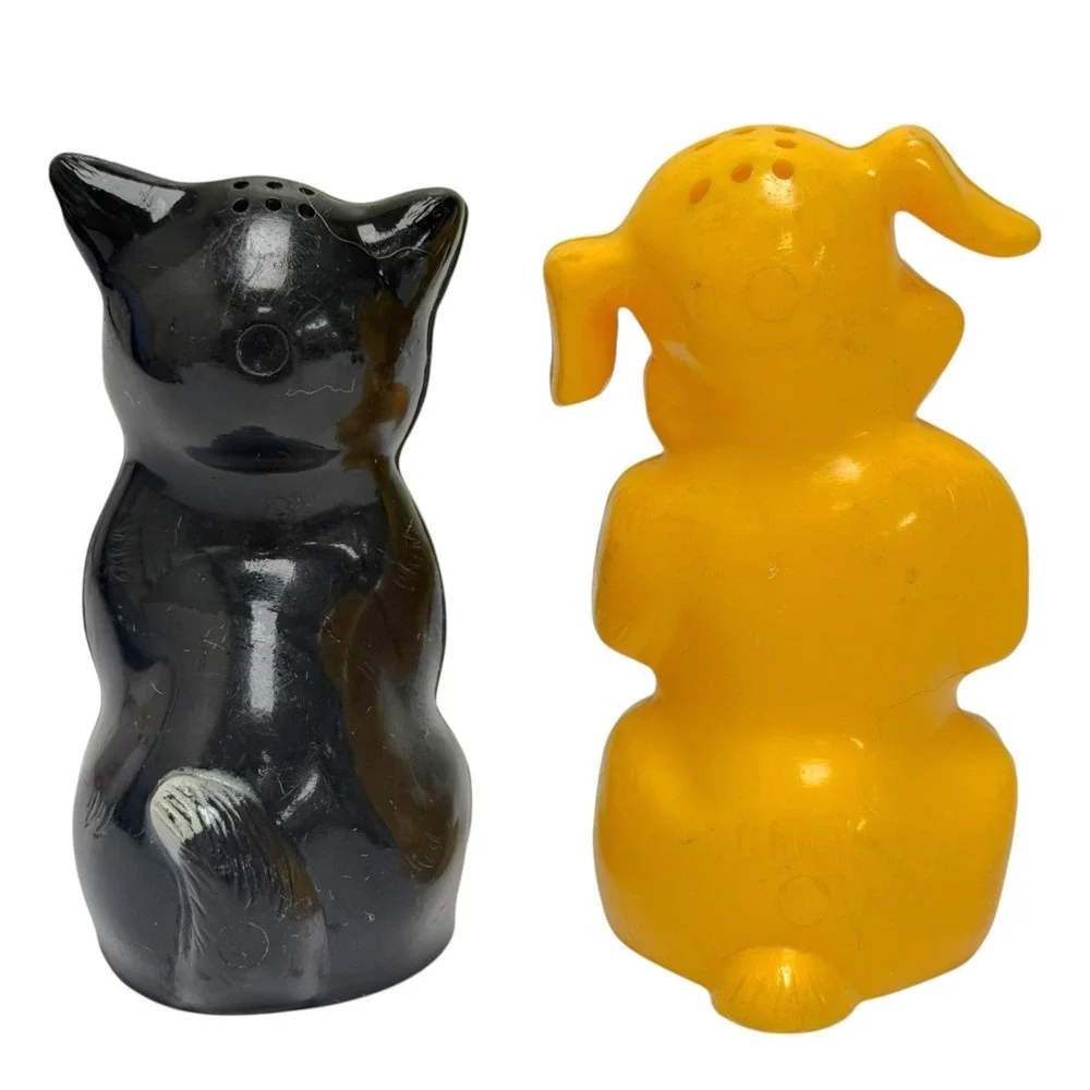 Vintage 1950s Plastic F&F Mold & Die Works Cat & Dog Salt & Pepper Shakers USA